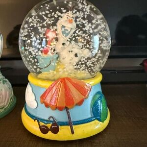 Disney Frozen Olaf Snowglobe